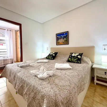 Galeon Pool Stay, 600 M To The Beach, 2 Double Beds Appartement